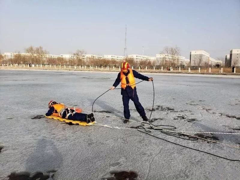 Snow Spine Board Rescue Scenario